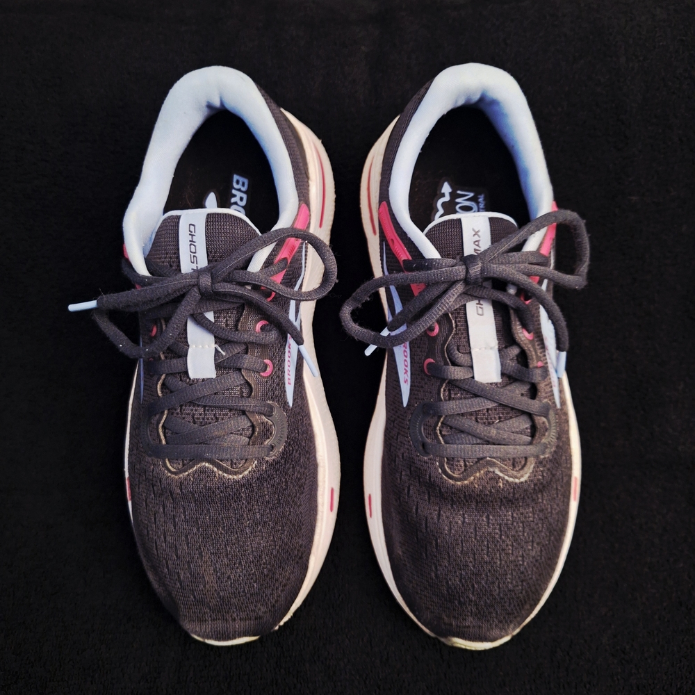 Brooks Women's Ghost Max 9.5W Ebony/OpenAir/LilacRose Running Shoes